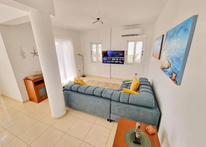 Malama Vila Paralimni